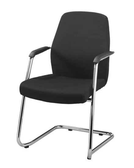 Zwarte vergaderstoel met stoffen bekleding, chromen sledeframe en armleuningen