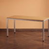 kantoortafel met aluminium onderstel